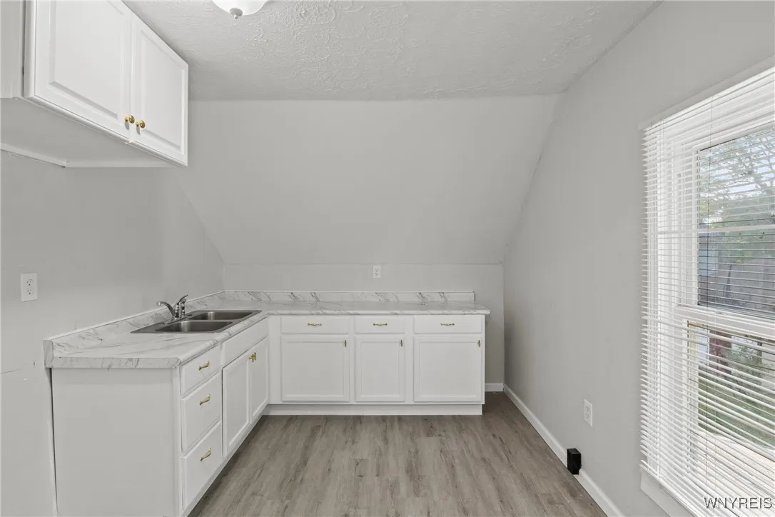 1312 Ontario Avenue, Niagara Falls, New York 14305, Niagara Falls, New York 14305, 3 Bedrooms Bedrooms, ,2 BathroomsBathrooms,Residential,For Sale,1312 Ontario Avenue, Niagara Falls, New York 14305,B1627405