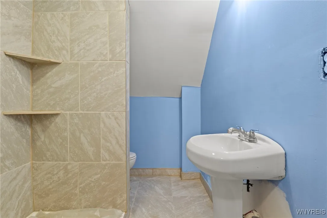 1312 Ontario Avenue, Niagara Falls, New York 14305, Niagara Falls, New York 14305, 3 Bedrooms Bedrooms, ,2 BathroomsBathrooms,Residential,For Sale,1312 Ontario Avenue, Niagara Falls, New York 14305,B1627405