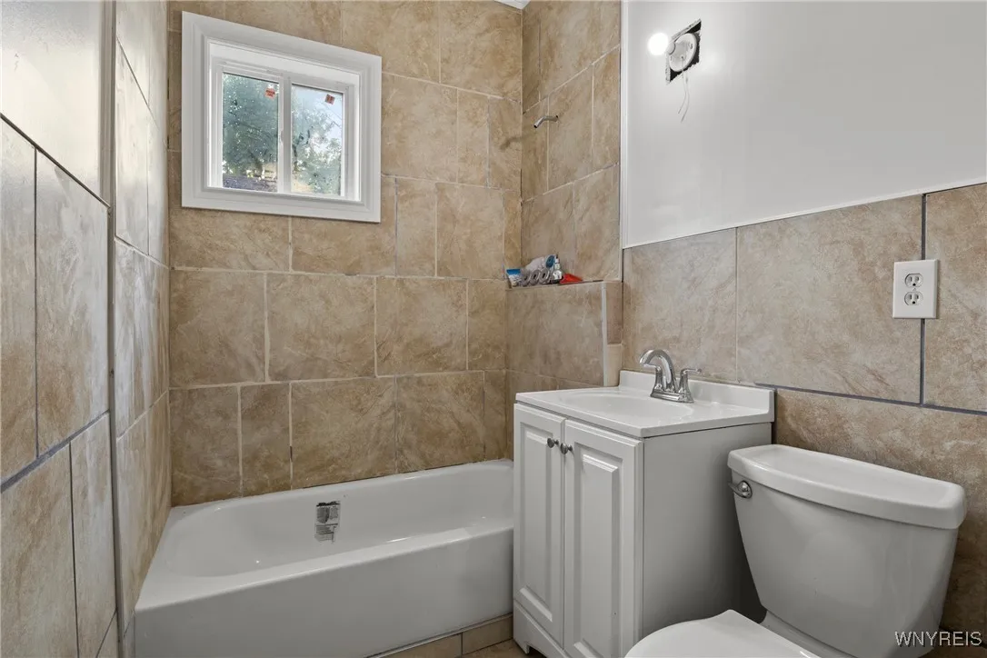 1312 Ontario Avenue, Niagara Falls, New York 14305, Niagara Falls, New York 14305, 3 Bedrooms Bedrooms, ,2 BathroomsBathrooms,Residential,For Sale,1312 Ontario Avenue, Niagara Falls, New York 14305,B1627405