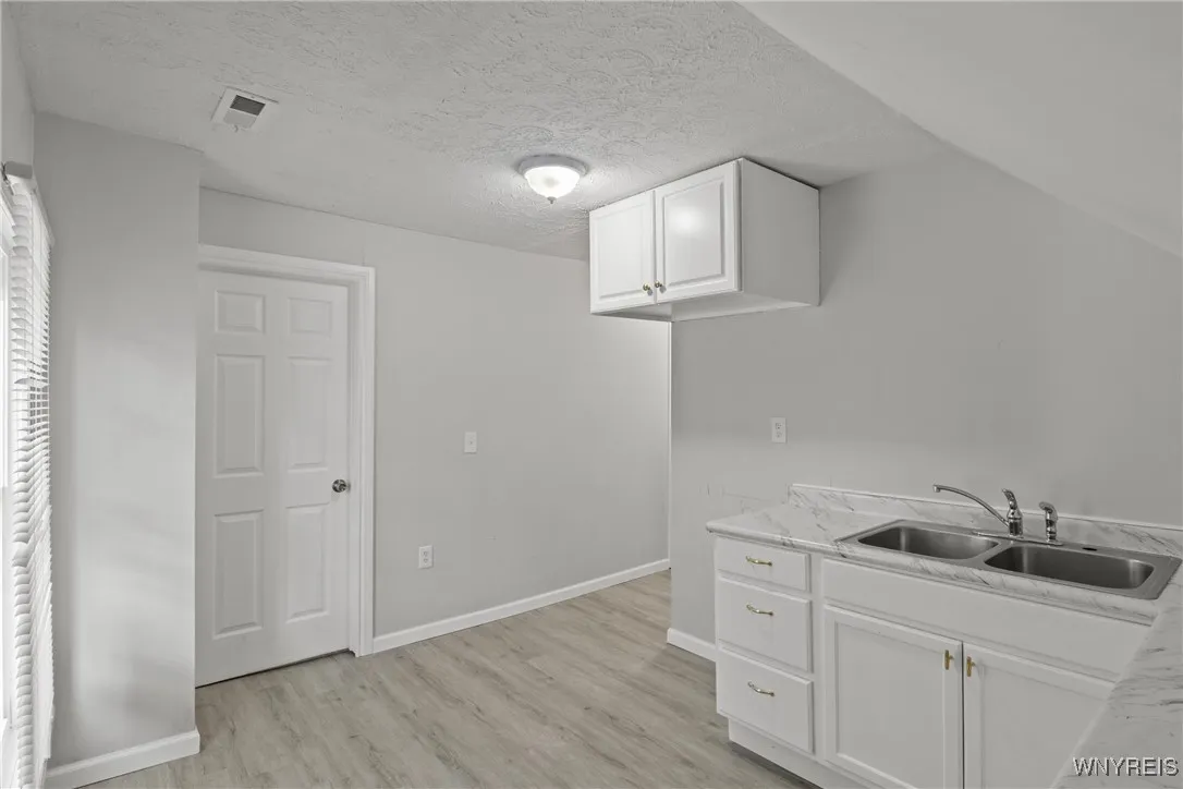 1312 Ontario Avenue, Niagara Falls, New York 14305, Niagara Falls, New York 14305, 3 Bedrooms Bedrooms, ,2 BathroomsBathrooms,Residential,For Sale,1312 Ontario Avenue, Niagara Falls, New York 14305,B1627405