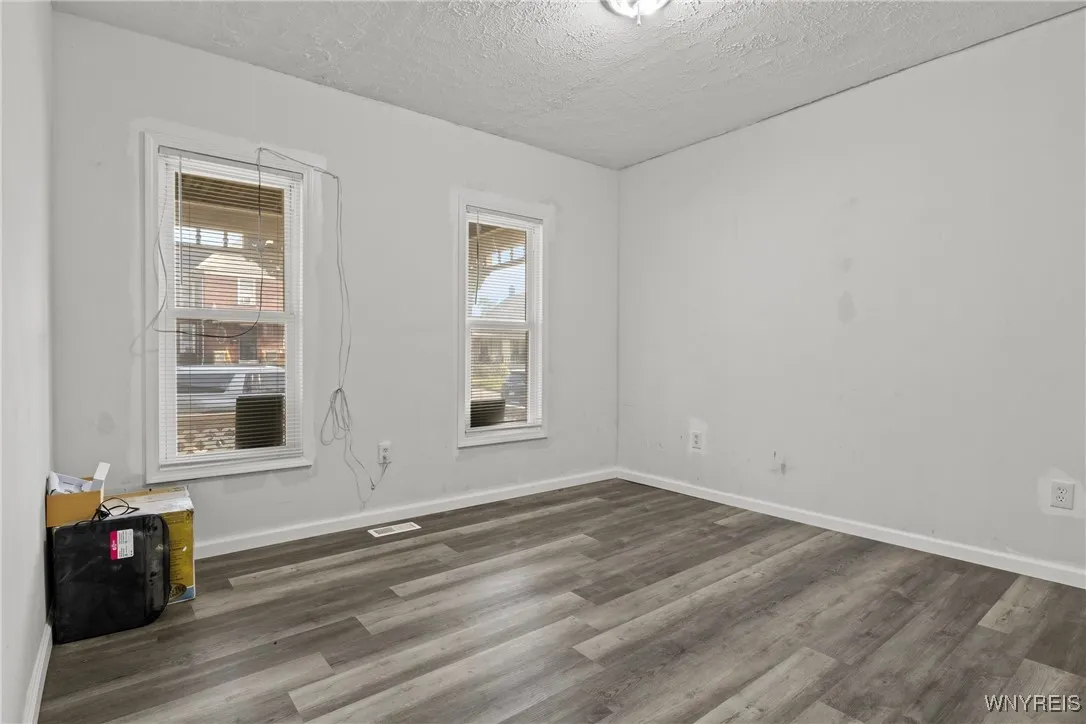 1312 Ontario Avenue, Niagara Falls, New York 14305, Niagara Falls, New York 14305, 3 Bedrooms Bedrooms, ,2 BathroomsBathrooms,Residential,For Sale,1312 Ontario Avenue, Niagara Falls, New York 14305,B1627405