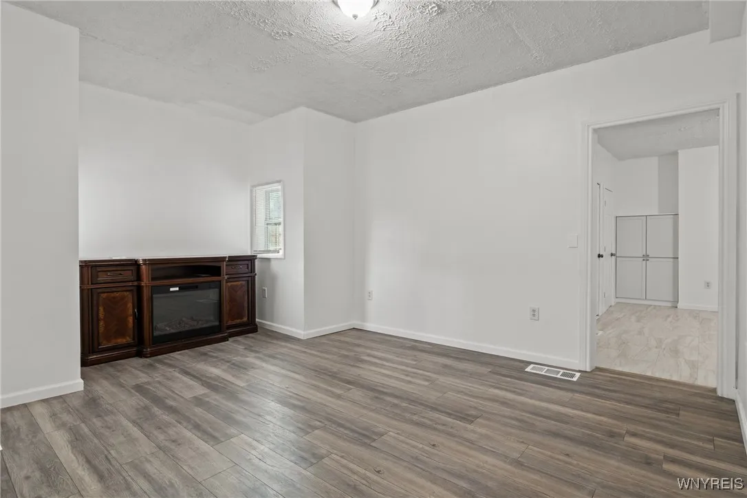 1312 Ontario Avenue, Niagara Falls, New York 14305, Niagara Falls, New York 14305, 3 Bedrooms Bedrooms, ,2 BathroomsBathrooms,Residential,For Sale,1312 Ontario Avenue, Niagara Falls, New York 14305,B1627405