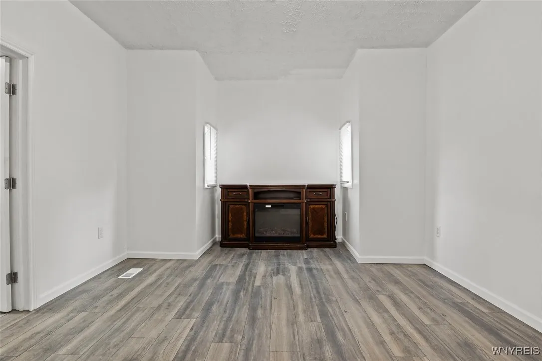 1312 Ontario Avenue, Niagara Falls, New York 14305, Niagara Falls, New York 14305, 3 Bedrooms Bedrooms, ,2 BathroomsBathrooms,Residential,For Sale,1312 Ontario Avenue, Niagara Falls, New York 14305,B1627405