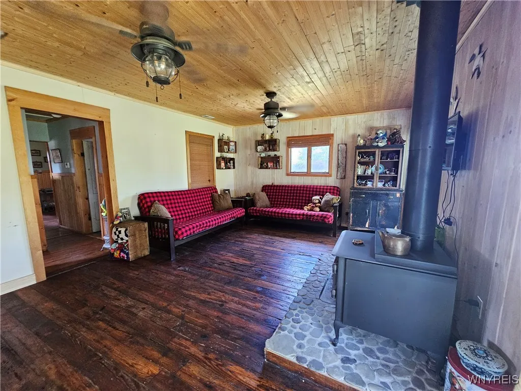 2721 West Lake Road, Wilson, New York 14172, Wilson, New York 14172, 1 Bedroom Bedrooms, 4 Rooms Rooms,1 BathroomBathrooms,Residential,For Sale,2721 West Lake Road, Wilson, New York 14172,B1626466