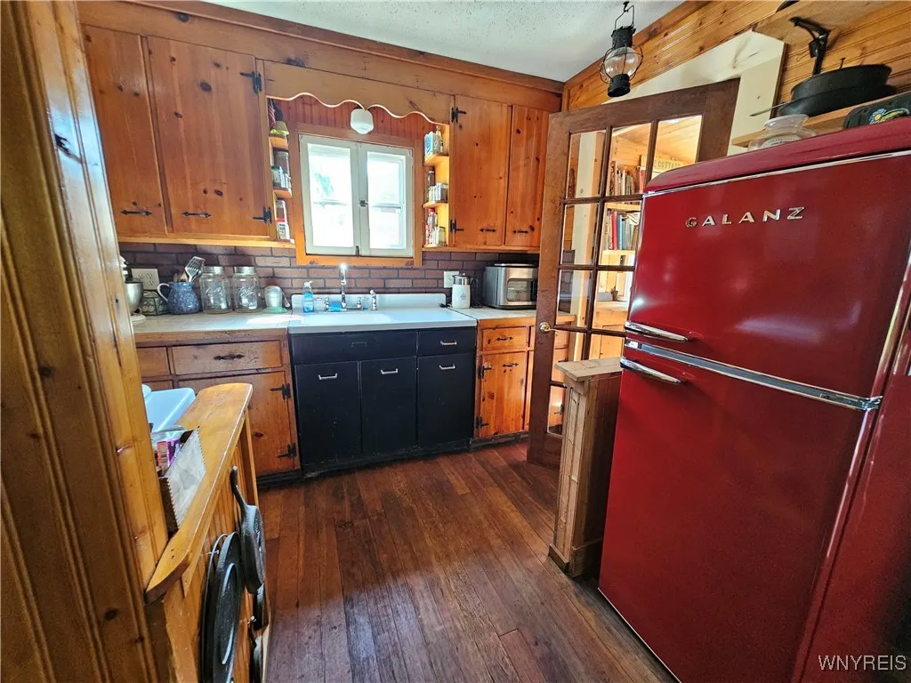 2721 West Lake Road, Wilson, New York 14172, Wilson, New York 14172, 1 Bedroom Bedrooms, 4 Rooms Rooms,1 BathroomBathrooms,Residential,For Sale,2721 West Lake Road, Wilson, New York 14172,B1626466