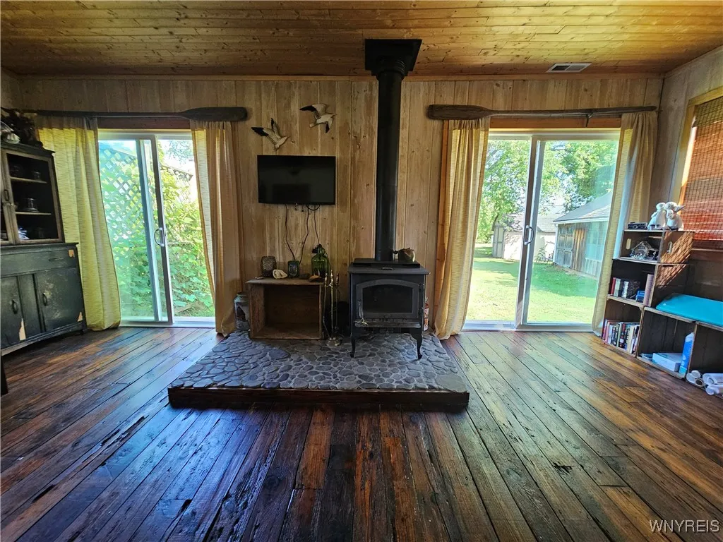 2721 West Lake Road, Wilson, New York 14172, Wilson, New York 14172, 1 Bedroom Bedrooms, 4 Rooms Rooms,1 BathroomBathrooms,Residential,For Sale,2721 West Lake Road, Wilson, New York 14172,B1626466
