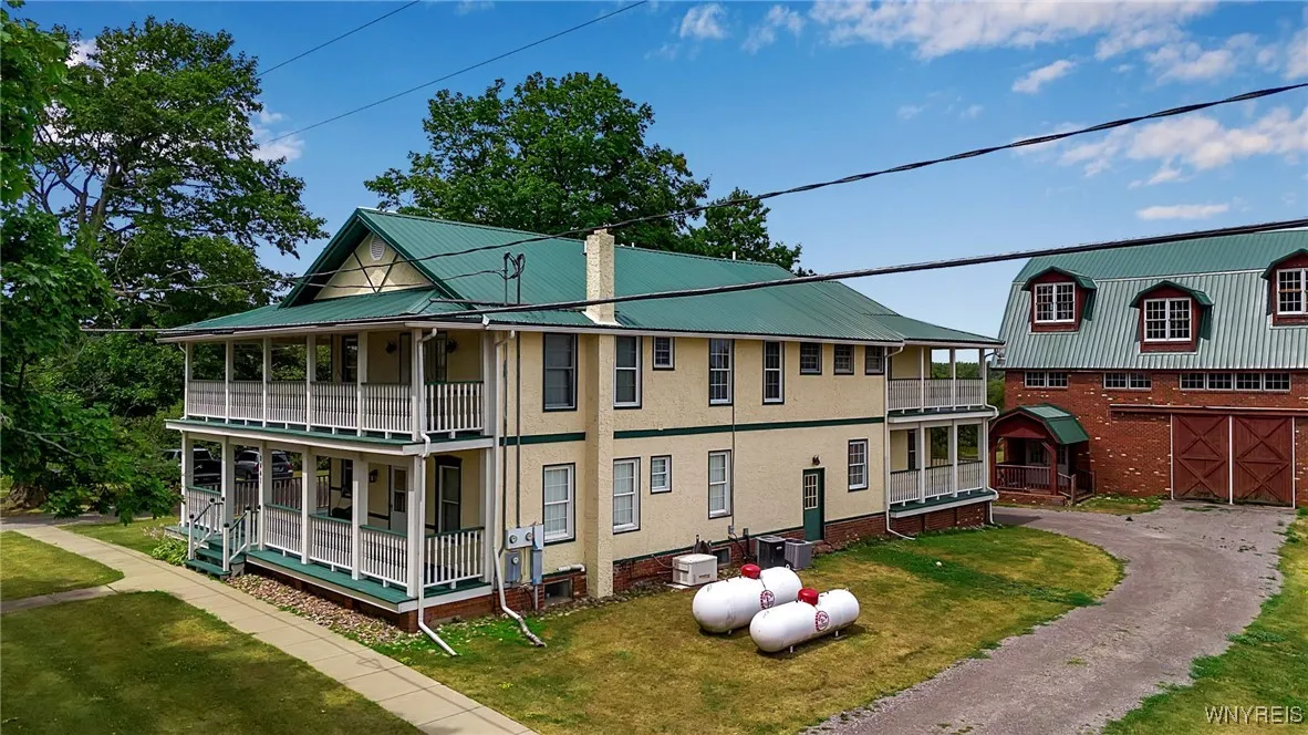 8441 Chestnut Ridge Road, Royalton, New York 14067, Royalton, New York 14067, 8 Bedrooms Bedrooms, ,6 BathroomsBathrooms,Residential,For Sale,8441 Chestnut Ridge Road, Royalton, New York 14067,B1627046