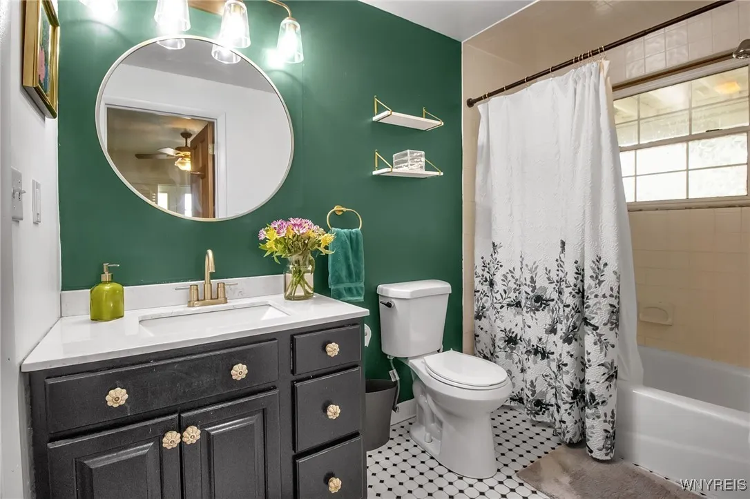 8441 Chestnut Ridge Road, Royalton, New York 14067, Royalton, New York 14067, 8 Bedrooms Bedrooms, ,6 BathroomsBathrooms,Residential,For Sale,8441 Chestnut Ridge Road, Royalton, New York 14067,B1627046