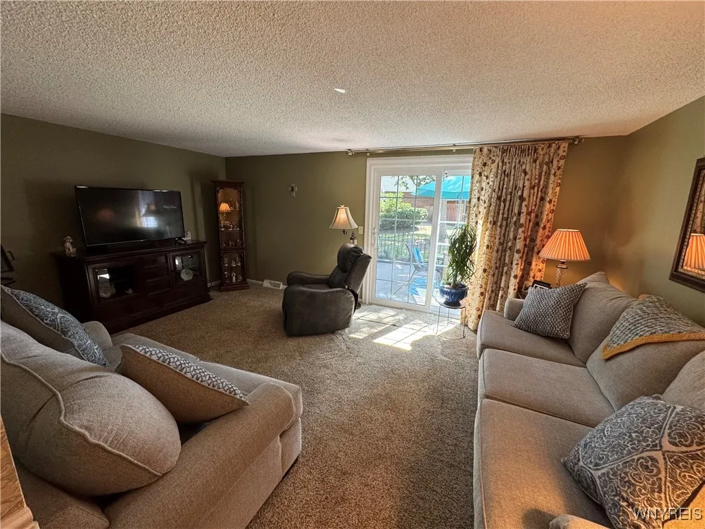 162 Stepping Stone Lane, Orchard Park, New York 14, Orchard Park, New York 14127, 2 Bedrooms Bedrooms, 8 Rooms Rooms,1 BathroomBathrooms,Residential,For Sale,162 Stepping Stone Lane, Orchard Park, New York 14,B1627413