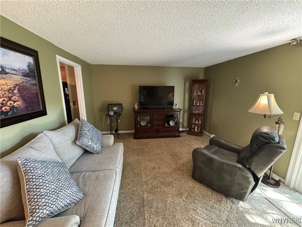 162 Stepping Stone Lane, Orchard Park, New York 14, Orchard Park, New York 14127, 2 Bedrooms Bedrooms, 8 Rooms Rooms,1 BathroomBathrooms,Residential,For Sale,162 Stepping Stone Lane, Orchard Park, New York 14,B1627413