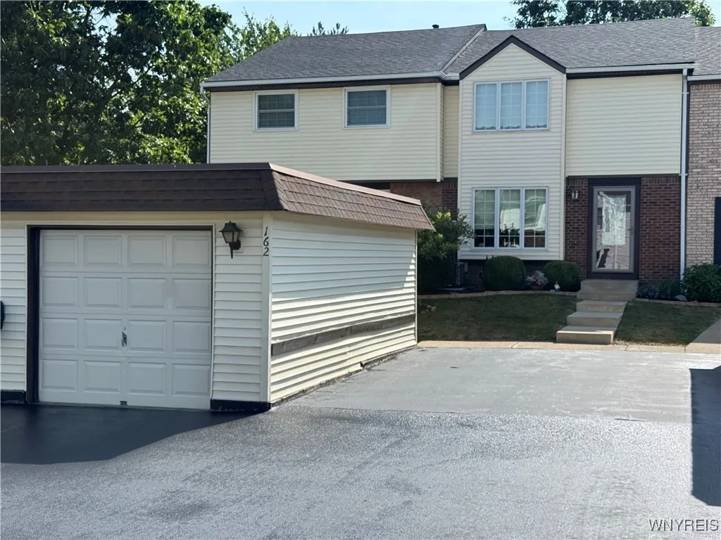 162 Stepping Stone Lane, Orchard Park, New York 14, Orchard Park, New York 14127, 2 Bedrooms Bedrooms, 8 Rooms Rooms,1 BathroomBathrooms,Residential,For Sale,162 Stepping Stone Lane, Orchard Park, New York 14,B1627413