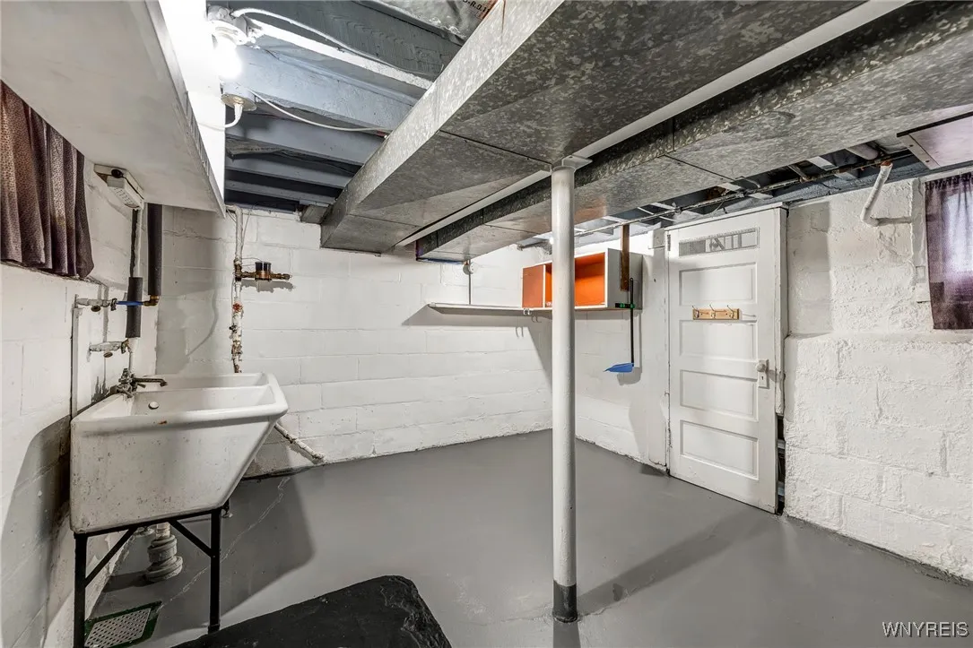 206 May Street, Buffalo, New York 14211, Buffalo, New York 14211, 4 Bedrooms Bedrooms, 7 Rooms Rooms,1 BathroomBathrooms,Residential,For Sale,206 May Street, Buffalo, New York 14211,B1627440