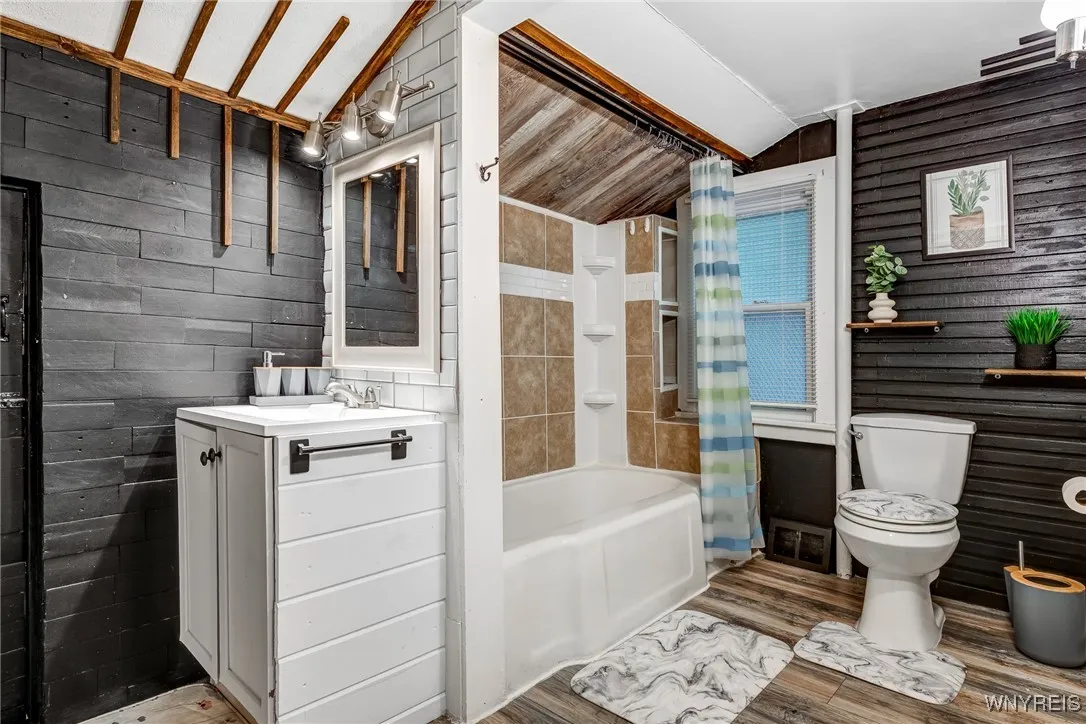 206 May Street, Buffalo, New York 14211, Buffalo, New York 14211, 4 Bedrooms Bedrooms, 7 Rooms Rooms,1 BathroomBathrooms,Residential,For Sale,206 May Street, Buffalo, New York 14211,B1627440
