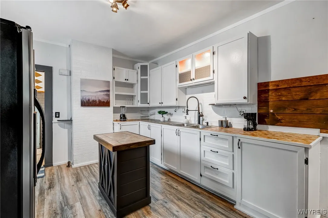 206 May Street, Buffalo, New York 14211, Buffalo, New York 14211, 4 Bedrooms Bedrooms, 7 Rooms Rooms,1 BathroomBathrooms,Residential,For Sale,206 May Street, Buffalo, New York 14211,B1627440