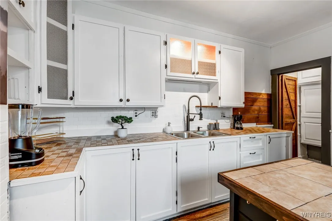 206 May Street, Buffalo, New York 14211, Buffalo, New York 14211, 4 Bedrooms Bedrooms, 7 Rooms Rooms,1 BathroomBathrooms,Residential,For Sale,206 May Street, Buffalo, New York 14211,B1627440