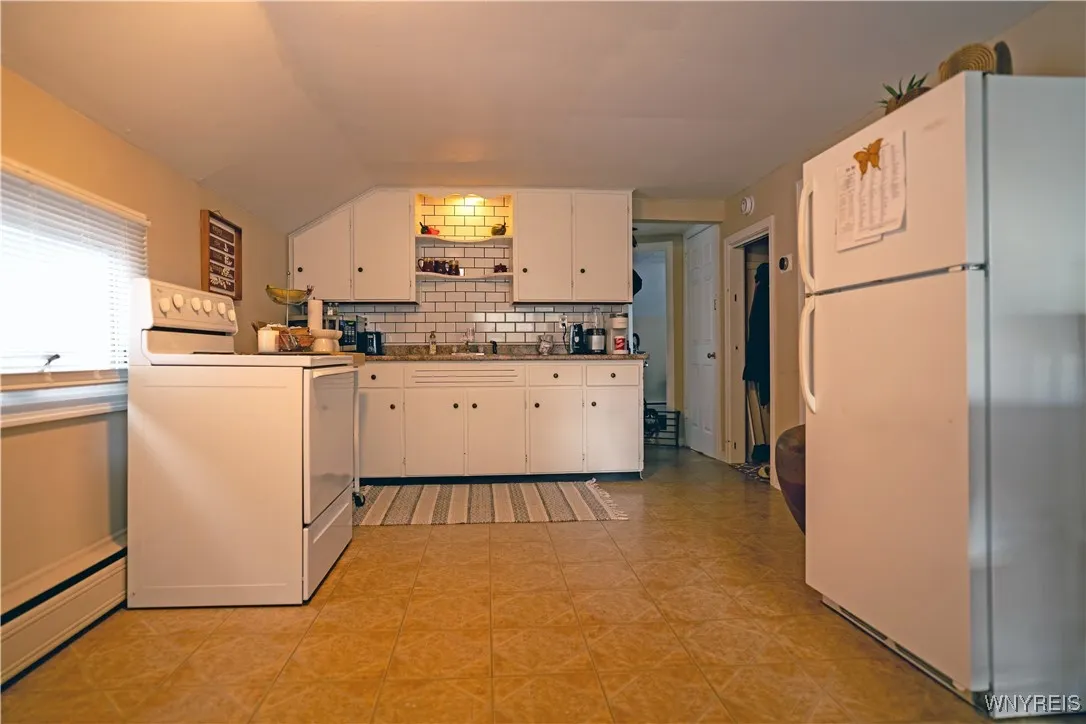 400 Pine Street, Lockport City, New York 14094, Lockport City, New York 14094, 4 Bedrooms Bedrooms, ,2 BathroomsBathrooms,Residential,For Sale,400 Pine Street, Lockport City, New York 14094,B1624092