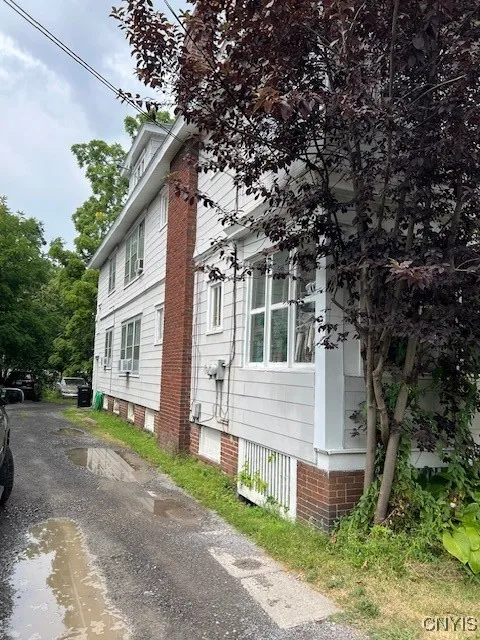 1927 James Street, Syracuse, New York 13206, Syracuse, New York 13206, 6 Bedrooms Bedrooms, ,2 BathroomsBathrooms,Residential,For Sale,1927 James Street, Syracuse, New York 13206,S1626920