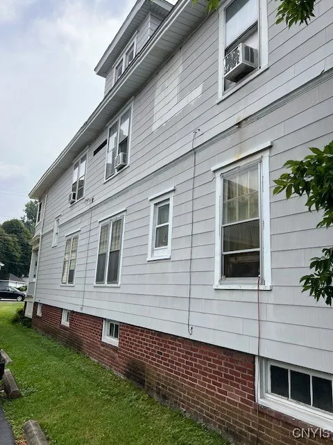 1927 James Street, Syracuse, New York 13206, Syracuse, New York 13206, 6 Bedrooms Bedrooms, ,2 BathroomsBathrooms,Residential,For Sale,1927 James Street, Syracuse, New York 13206,S1626920