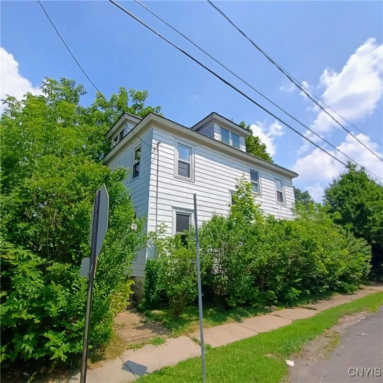 227 Hixson Street, Syracuse, New York 13206, Syracuse, New York 13206, 3 Bedrooms Bedrooms, 8 Rooms Rooms,1 BathroomBathrooms,Residential,For Sale,227 Hixson Street, Syracuse, New York 13206,S1626593