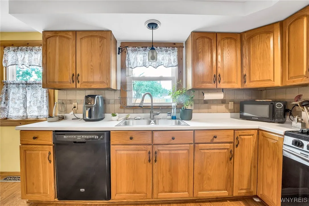 67 Mcparlin Avenue, Cheektowaga, New York 14225, Cheektowaga, New York 14225, 3 Bedrooms Bedrooms, 6 Rooms Rooms,1 BathroomBathrooms,Residential,For Sale,67 Mcparlin Avenue, Cheektowaga, New York 14225,B1627370