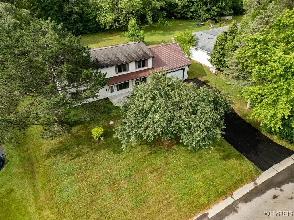 4357 Sunset Court, Lockport Town, New York 14094, Lockport Town, New York 14094, 4 Bedrooms Bedrooms, 7 Rooms Rooms,2 BathroomsBathrooms,Residential,For Sale,4357 Sunset Court, Lockport Town, New York 14094,B1627002