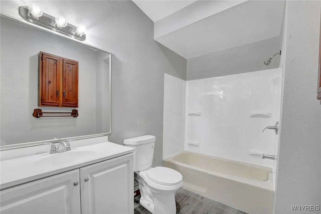 4357 Sunset Court, Lockport Town, New York 14094, Lockport Town, New York 14094, 4 Bedrooms Bedrooms, 7 Rooms Rooms,2 BathroomsBathrooms,Residential,For Sale,4357 Sunset Court, Lockport Town, New York 14094,B1627002