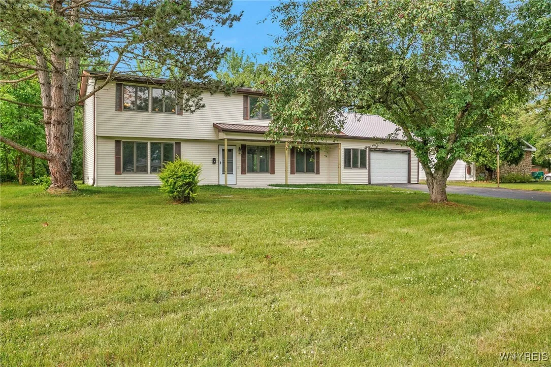 4357 Sunset Court, Lockport Town, New York 14094, Lockport Town, New York 14094, 4 Bedrooms Bedrooms, 7 Rooms Rooms,2 BathroomsBathrooms,Residential,For Sale,4357 Sunset Court, Lockport Town, New York 14094,B1627002