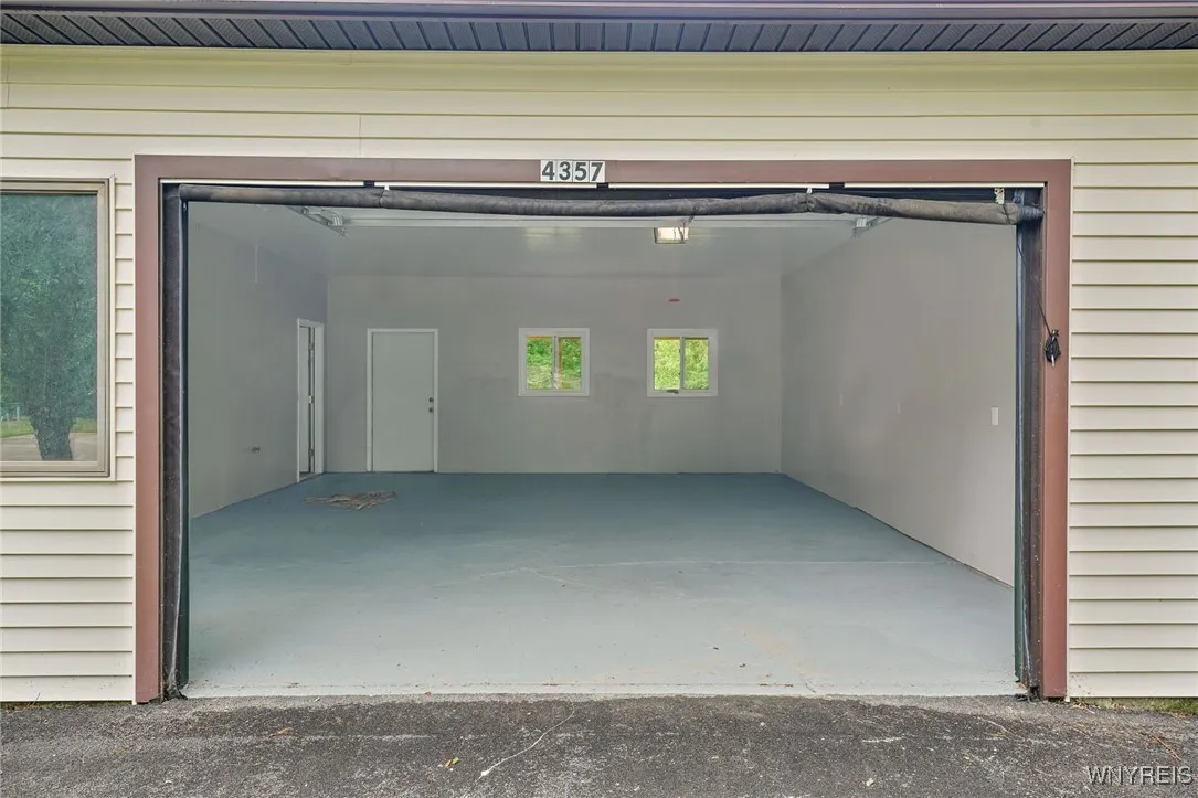 4357 Sunset Court, Lockport Town, New York 14094, Lockport Town, New York 14094, 4 Bedrooms Bedrooms, 7 Rooms Rooms,2 BathroomsBathrooms,Residential,For Sale,4357 Sunset Court, Lockport Town, New York 14094,B1627002