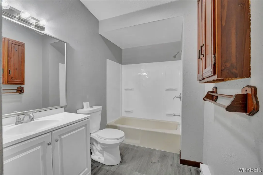 4357 Sunset Court, Lockport Town, New York 14094, Lockport Town, New York 14094, 4 Bedrooms Bedrooms, 7 Rooms Rooms,2 BathroomsBathrooms,Residential,For Sale,4357 Sunset Court, Lockport Town, New York 14094,B1627002