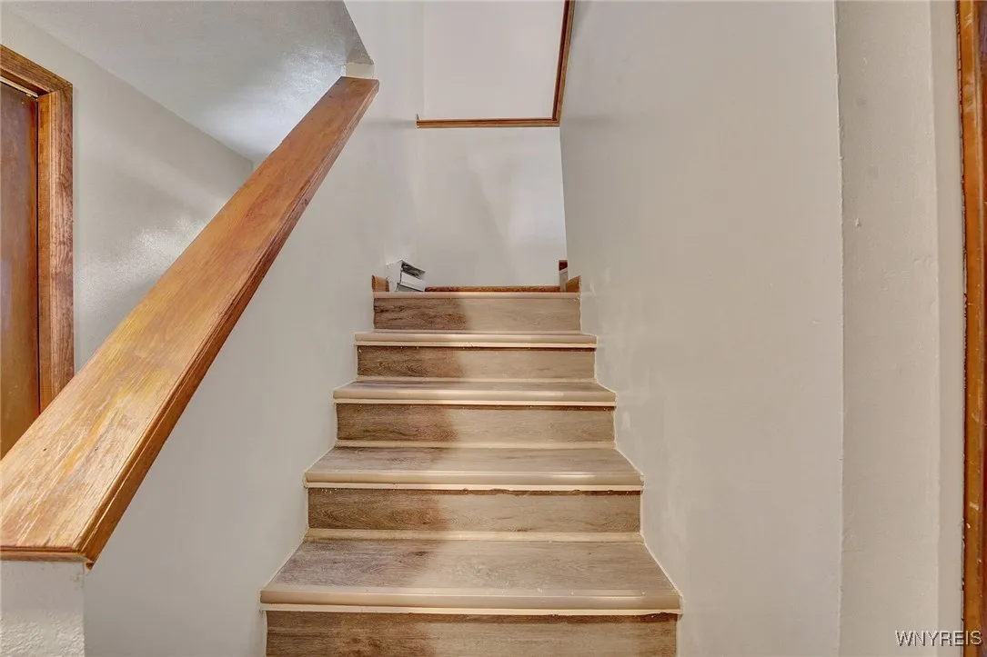 4357 Sunset Court, Lockport Town, New York 14094, Lockport Town, New York 14094, 4 Bedrooms Bedrooms, 7 Rooms Rooms,2 BathroomsBathrooms,Residential,For Sale,4357 Sunset Court, Lockport Town, New York 14094,B1627002
