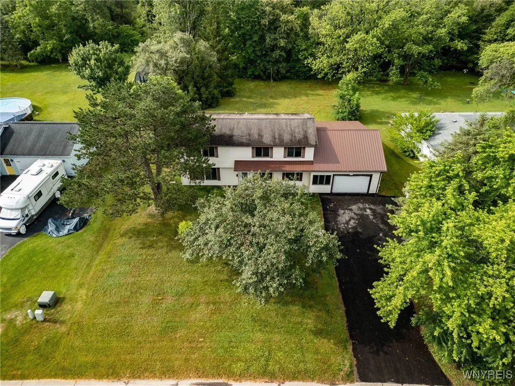 4357 Sunset Court, Lockport Town, New York 14094, Lockport Town, New York 14094, 4 Bedrooms Bedrooms, 7 Rooms Rooms,2 BathroomsBathrooms,Residential,For Sale,4357 Sunset Court, Lockport Town, New York 14094,B1627002