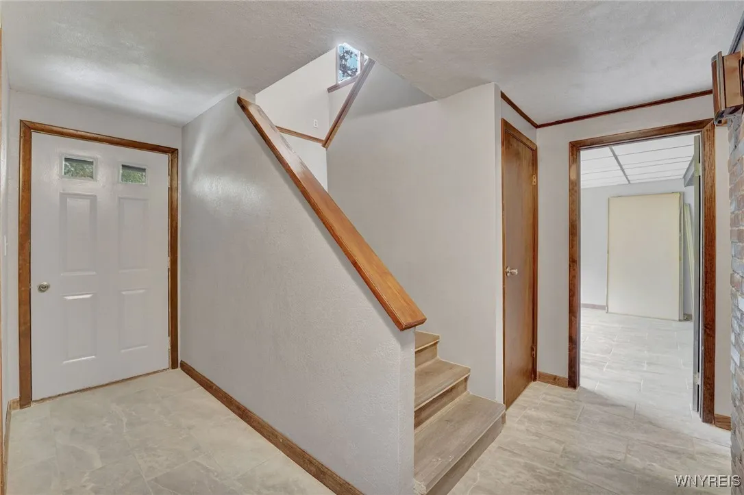 4357 Sunset Court, Lockport Town, New York 14094, Lockport Town, New York 14094, 4 Bedrooms Bedrooms, 7 Rooms Rooms,2 BathroomsBathrooms,Residential,For Sale,4357 Sunset Court, Lockport Town, New York 14094,B1627002