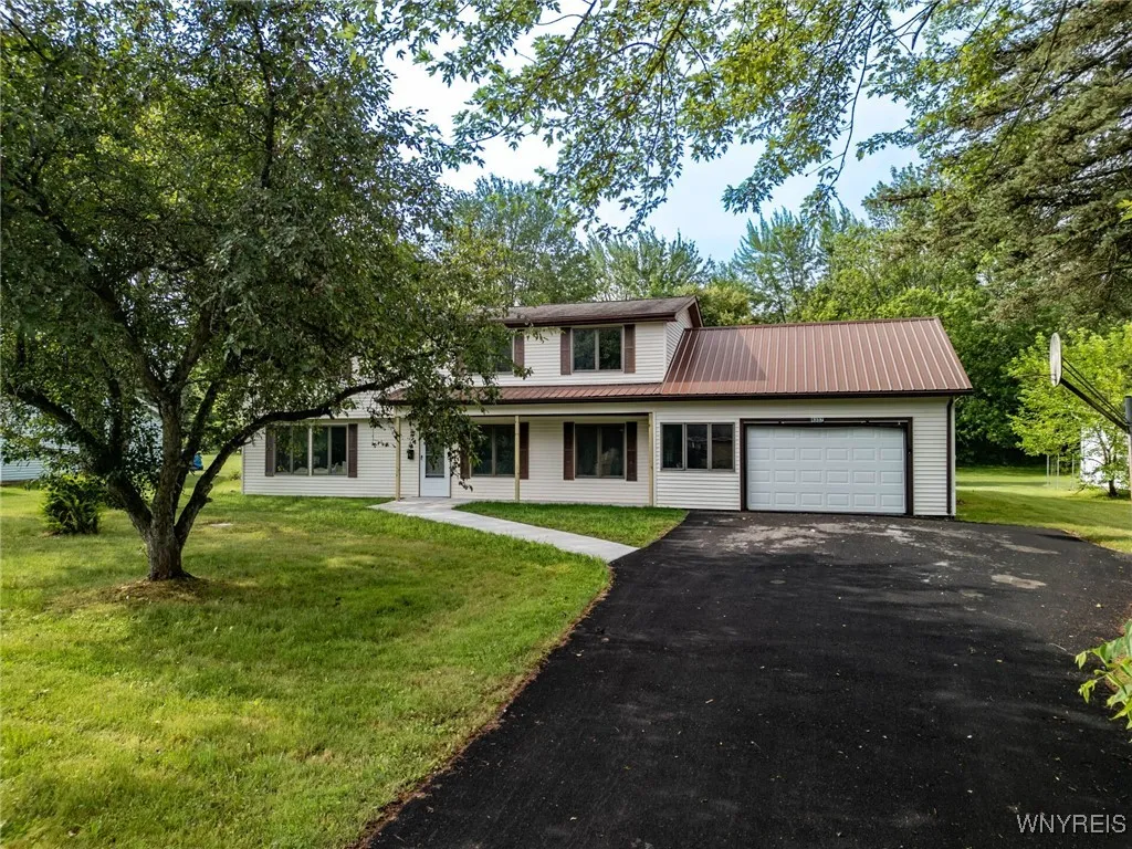 4357 Sunset Court, Lockport Town, New York 14094, Lockport Town, New York 14094, 4 Bedrooms Bedrooms, 7 Rooms Rooms,2 BathroomsBathrooms,Residential,For Sale,4357 Sunset Court, Lockport Town, New York 14094,B1627002