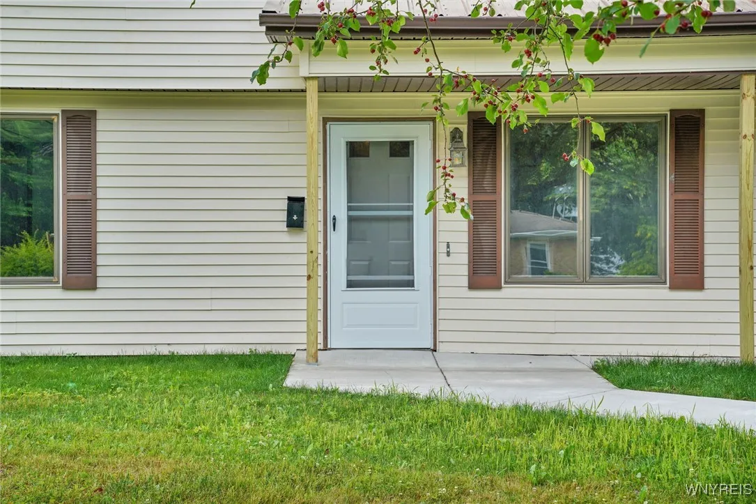 4357 Sunset Court, Lockport Town, New York 14094, Lockport Town, New York 14094, 4 Bedrooms Bedrooms, 7 Rooms Rooms,2 BathroomsBathrooms,Residential,For Sale,4357 Sunset Court, Lockport Town, New York 14094,B1627002