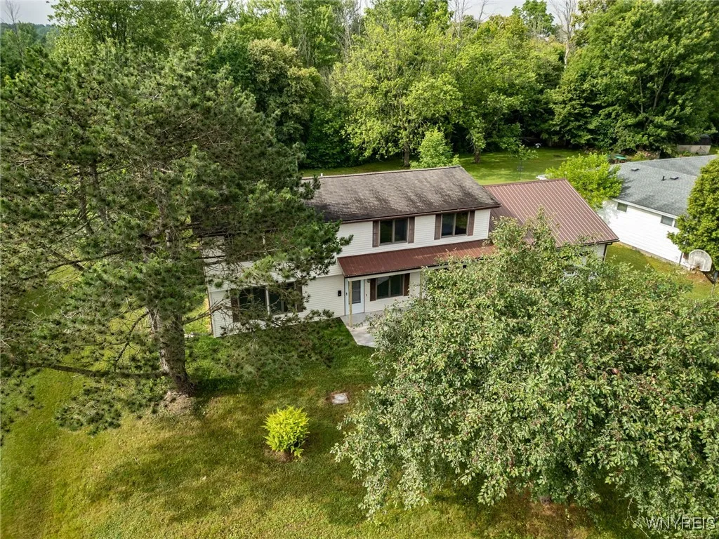 4357 Sunset Court, Lockport Town, New York 14094, Lockport Town, New York 14094, 4 Bedrooms Bedrooms, 7 Rooms Rooms,2 BathroomsBathrooms,Residential,For Sale,4357 Sunset Court, Lockport Town, New York 14094,B1627002