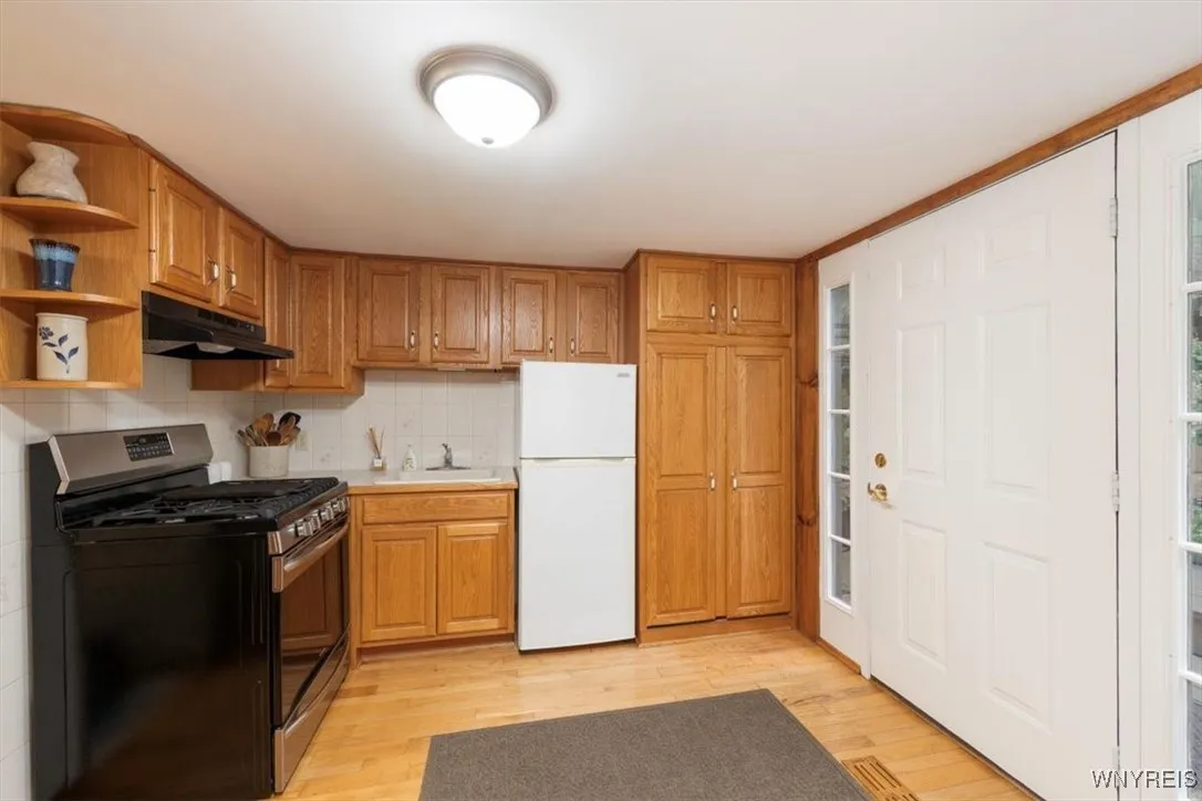 68 Hardwood Court, Concord, New York 14069, Concord, New York 14069, 3 Bedrooms Bedrooms, 10 Rooms Rooms,2 BathroomsBathrooms,Residential,For Sale,68 Hardwood Court, Concord, New York 14069,B1627029