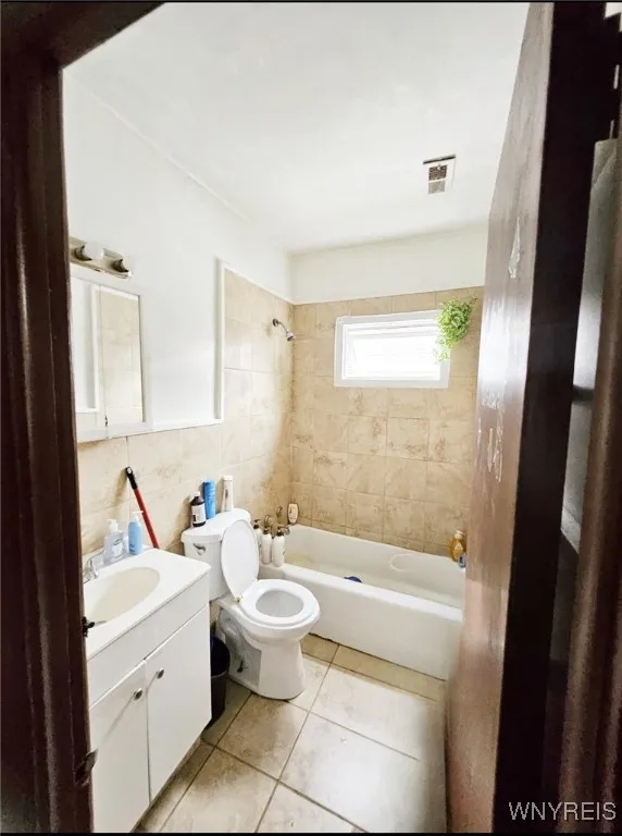 64 Sweet Avenue, Buffalo, New York 14212, Buffalo, New York 14212, 5 Bedrooms Bedrooms, ,2 BathroomsBathrooms,Residential,For Sale,64 Sweet Avenue, Buffalo, New York 14212,B1627400