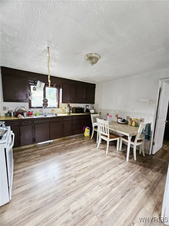 64 Sweet Avenue, Buffalo, New York 14212, Buffalo, New York 14212, 5 Bedrooms Bedrooms, ,2 BathroomsBathrooms,Residential,For Sale,64 Sweet Avenue, Buffalo, New York 14212,B1627400