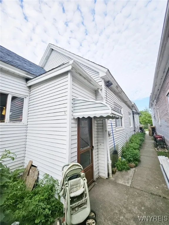 64 Sweet Avenue, Buffalo, New York 14212, Buffalo, New York 14212, 5 Bedrooms Bedrooms, ,2 BathroomsBathrooms,Residential,For Sale,64 Sweet Avenue, Buffalo, New York 14212,B1627400