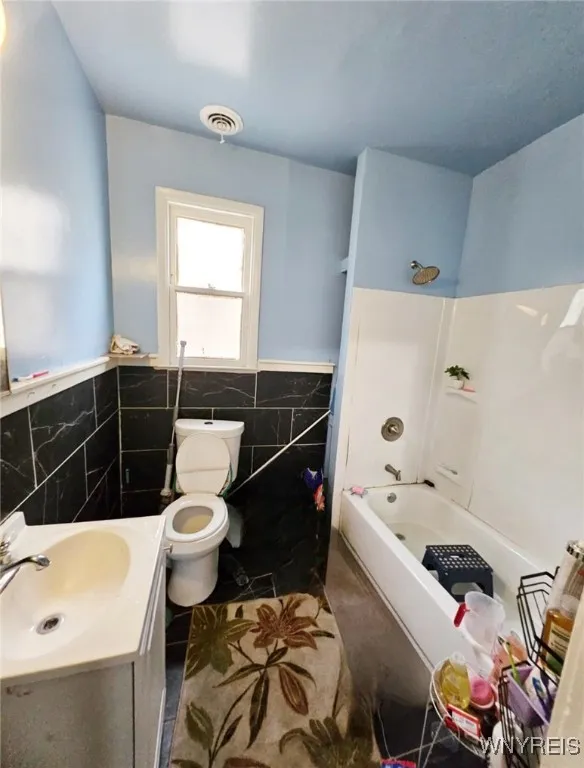 24 Sweet Avenue, Buffalo, New York 14212, Buffalo, New York 14212, 4 Bedrooms Bedrooms, ,2 BathroomsBathrooms,Residential,For Sale,24 Sweet Avenue, Buffalo, New York 14212,B1627384