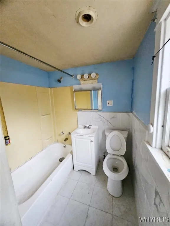 24 Sweet Avenue, Buffalo, New York 14212, Buffalo, New York 14212, 4 Bedrooms Bedrooms, ,2 BathroomsBathrooms,Residential,For Sale,24 Sweet Avenue, Buffalo, New York 14212,B1627384