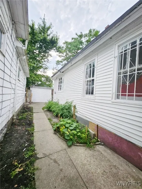 24 Sweet Avenue, Buffalo, New York 14212, Buffalo, New York 14212, 4 Bedrooms Bedrooms, ,2 BathroomsBathrooms,Residential,For Sale,24 Sweet Avenue, Buffalo, New York 14212,B1627384