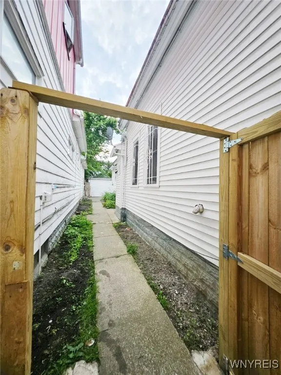 24 Sweet Avenue, Buffalo, New York 14212, Buffalo, New York 14212, 4 Bedrooms Bedrooms, ,2 BathroomsBathrooms,Residential,For Sale,24 Sweet Avenue, Buffalo, New York 14212,B1627384