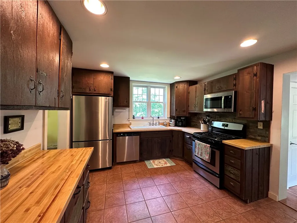438 County Highway 9, Oneonta, New York 13820, Oneonta, New York 13820, 3 Bedrooms Bedrooms, 9 Rooms Rooms,2 BathroomsBathrooms,Residential,For Sale,438 County Highway 9, Oneonta, New York 13820,R1627341