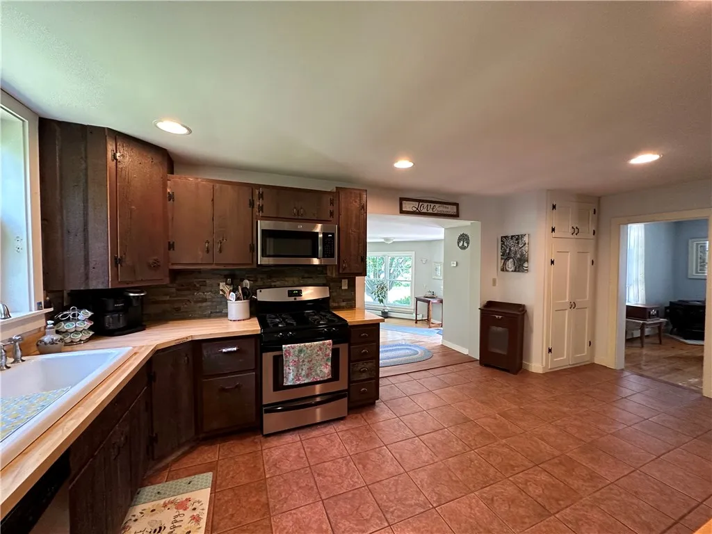438 County Highway 9, Oneonta, New York 13820, Oneonta, New York 13820, 3 Bedrooms Bedrooms, 9 Rooms Rooms,2 BathroomsBathrooms,Residential,For Sale,438 County Highway 9, Oneonta, New York 13820,R1627341