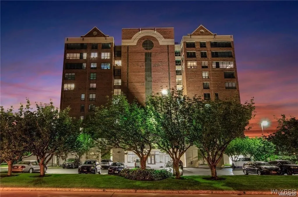 803 Admirals Walk 803, Buffalo, New York 14202, Buffalo, New York 14202, 2 Bedrooms Bedrooms, 5 Rooms Rooms,2 BathroomsBathrooms,Residential,For Sale,803 Admirals Walk 803, Buffalo, New York 14202,B1627439