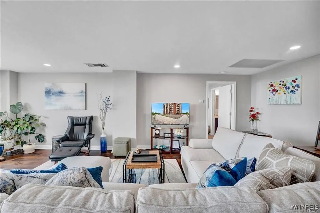 803 Admirals Walk 803, Buffalo, New York 14202, Buffalo, New York 14202, 2 Bedrooms Bedrooms, 5 Rooms Rooms,2 BathroomsBathrooms,Residential,For Sale,803 Admirals Walk 803, Buffalo, New York 14202,B1627439