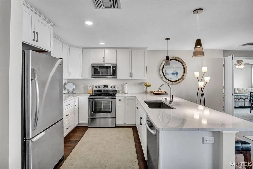 803 Admirals Walk 803, Buffalo, New York 14202, Buffalo, New York 14202, 2 Bedrooms Bedrooms, 5 Rooms Rooms,2 BathroomsBathrooms,Residential,For Sale,803 Admirals Walk 803, Buffalo, New York 14202,B1627439