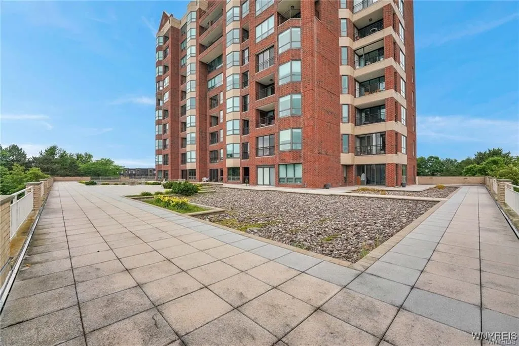 803 Admirals Walk 803, Buffalo, New York 14202, Buffalo, New York 14202, 2 Bedrooms Bedrooms, 5 Rooms Rooms,2 BathroomsBathrooms,Residential,For Sale,803 Admirals Walk 803, Buffalo, New York 14202,B1627439