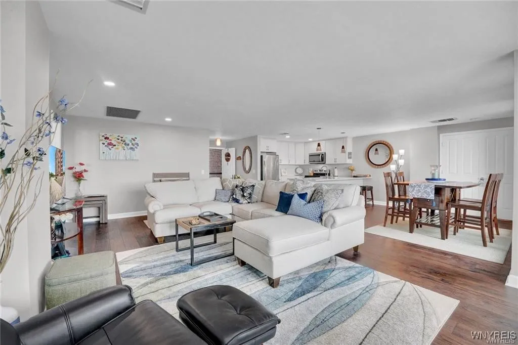 803 Admirals Walk 803, Buffalo, New York 14202, Buffalo, New York 14202, 2 Bedrooms Bedrooms, 5 Rooms Rooms,2 BathroomsBathrooms,Residential,For Sale,803 Admirals Walk 803, Buffalo, New York 14202,B1627439